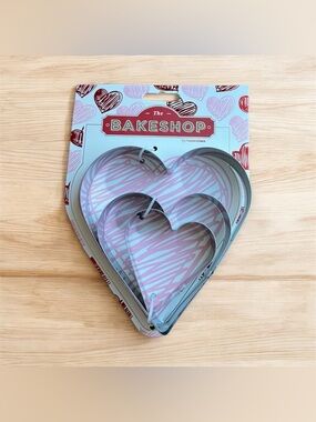 NEW The Bakeshop Set of 3 Heart Shaped Valentine's Day Cookie Cutters